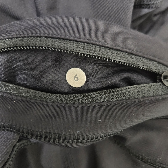Lululemon Athletic Womens Leggings Size 6 Crop Soild Black Pockets - Picture 7 of 8